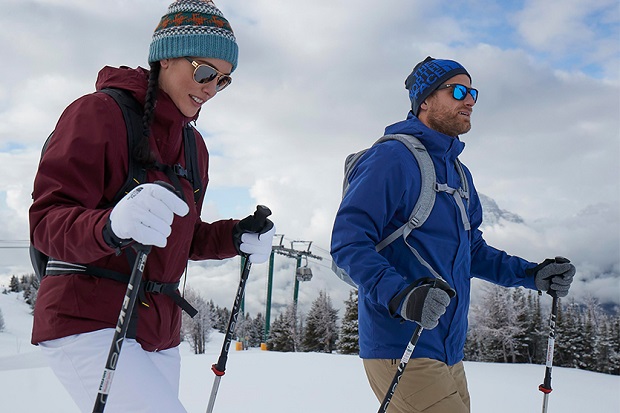 guy and girl skiing