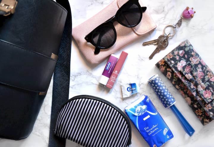 handbag essentials list