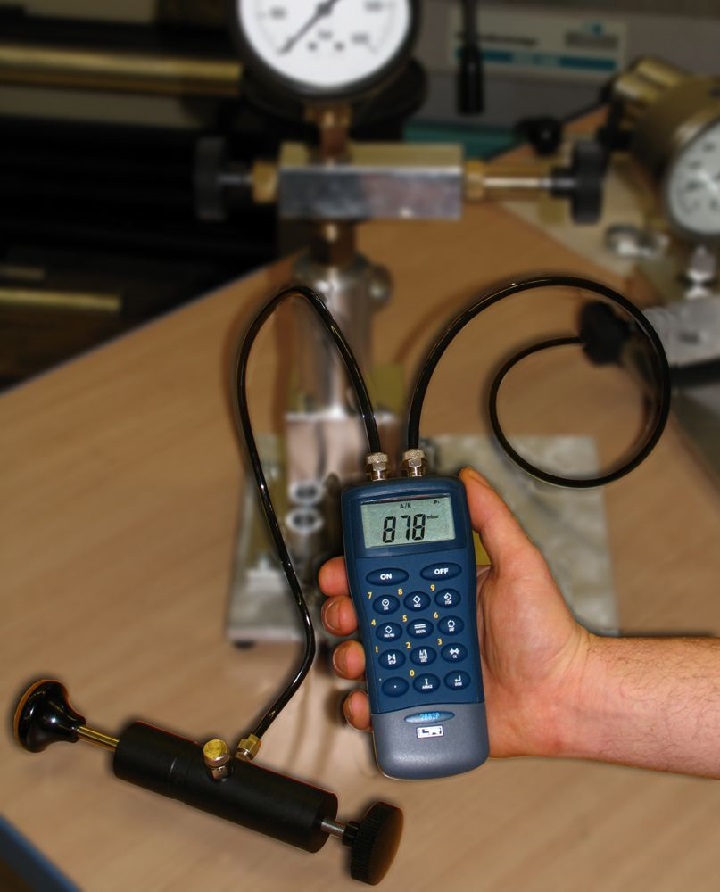 Digitron Manometer