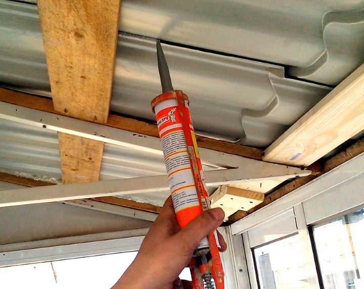 Different-Types-of-Polyurethane-Sealants