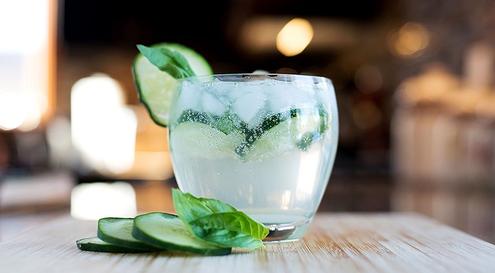 gin with green lemons