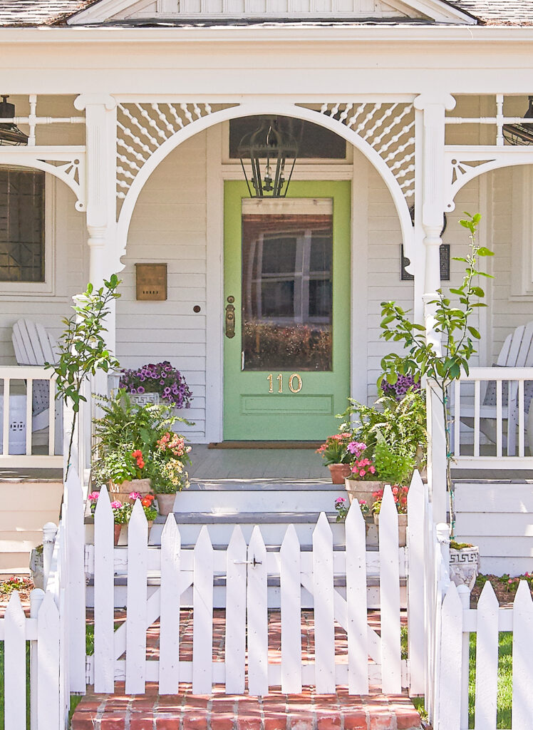 The focal feature of your home's curb appeal is its front entry. Make a bold statement by painting or putting a customized wooden door on your front entrance. Remove any filth from the area around the knob, then put the metal polish on the door fixtures. Your entryway should also reflect the interior of your home, so select a hanging, symbol, wreath or any additional decor that represents your sense of style.