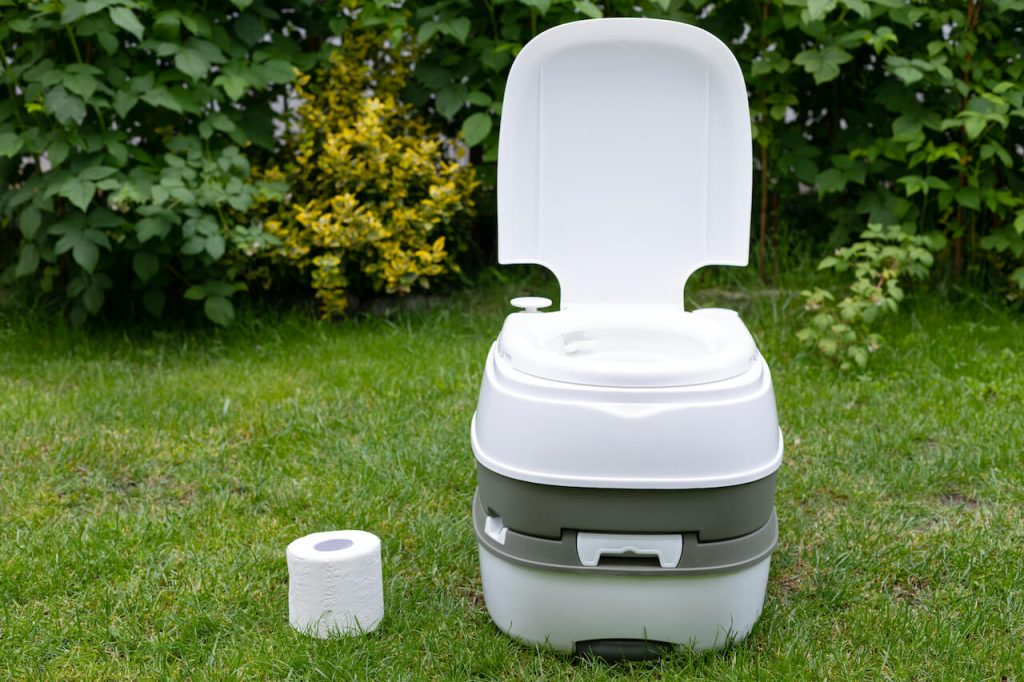 camping-toilet-with-flush-1024x682