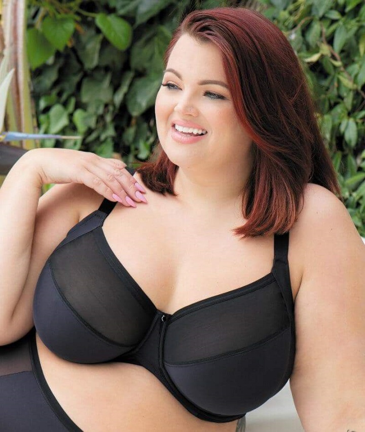 woman wearing plus size bra