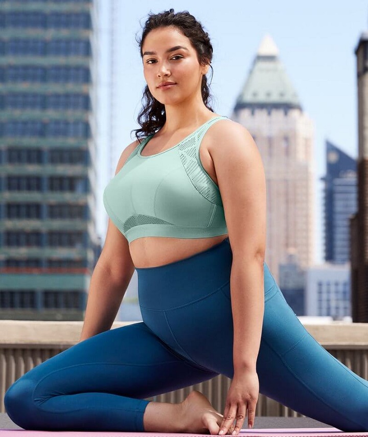 woman doing sports activities while wearing a sport plus size bra