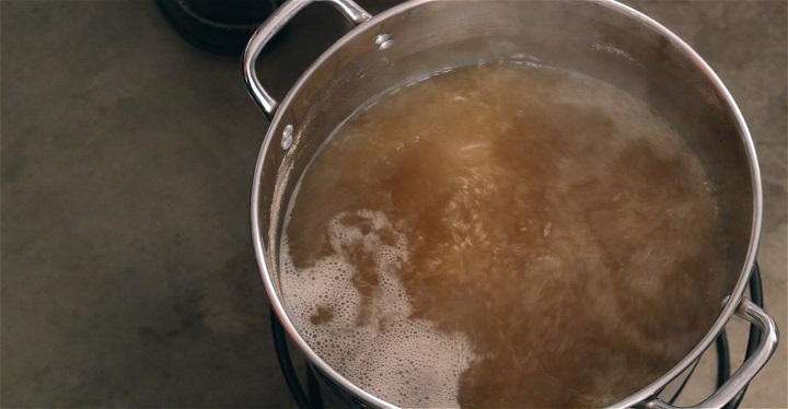  unfermented beer boils in a large pot