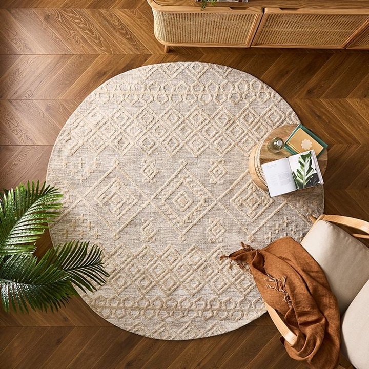 The Art of Decorating with Round Rugs Available Online